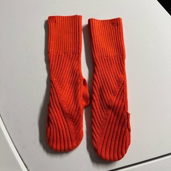 Lululemon mittens gloves red ribbed - Picture 1 of 7